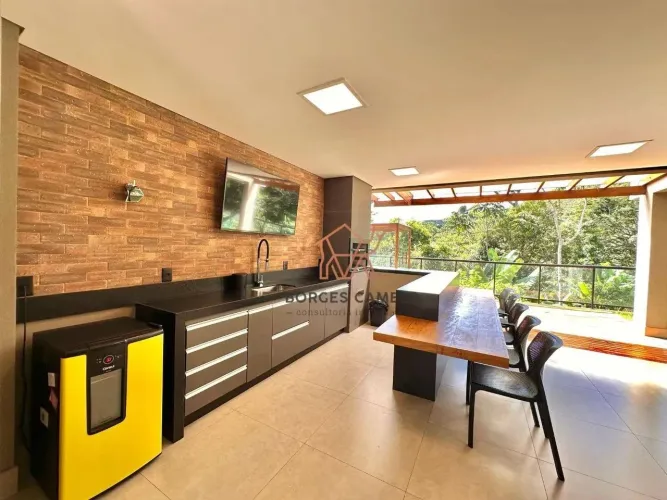 linda e pratica casa em condominio