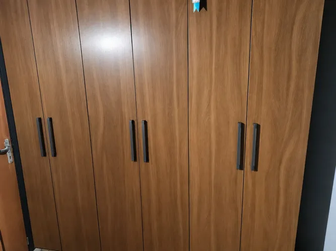 Guarda roupa de 6 portas 