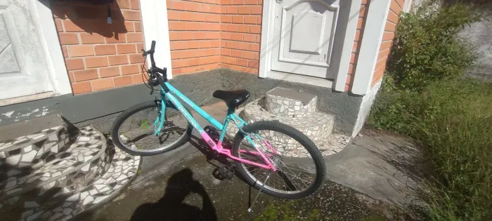Bicicleta aro 26, sem marcas de uso com nota fiscal. 