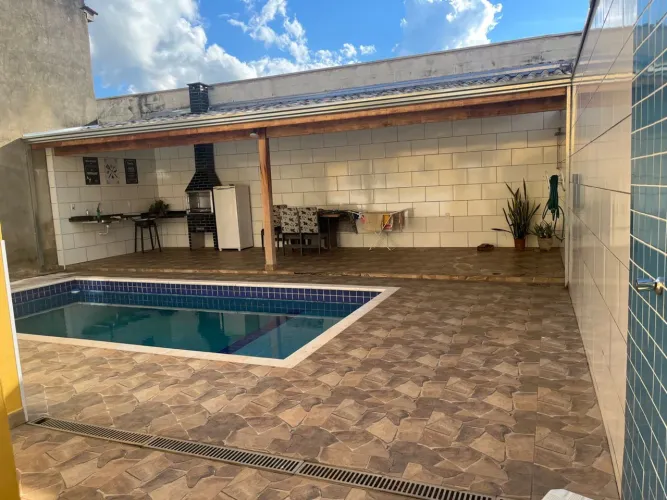 Sobrado com Edícula e Piscina -Aceita Permuta