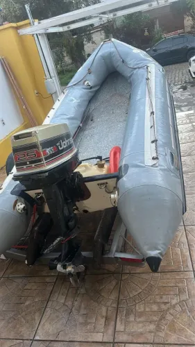 Bote com motor