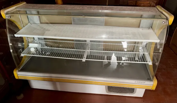 Balcão Refrigerado Expositor Gelopar com Vidro Curvo