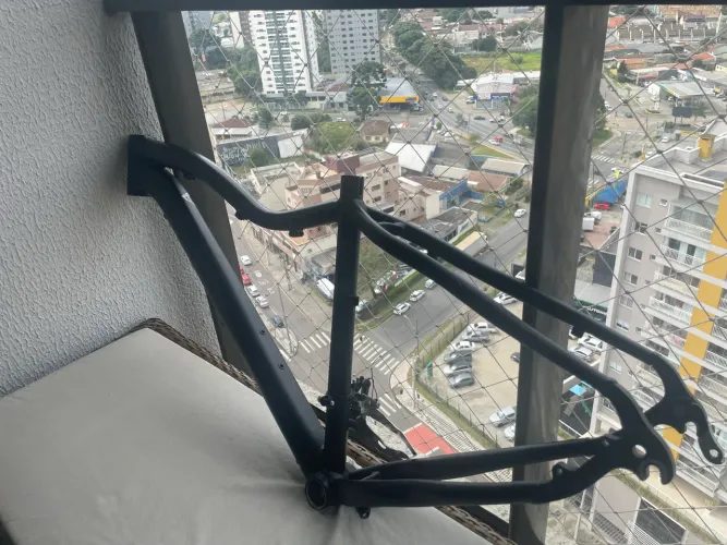 Quadro ksw tamanho 15 freio a disco sem adesivos. (Marcas de uso)