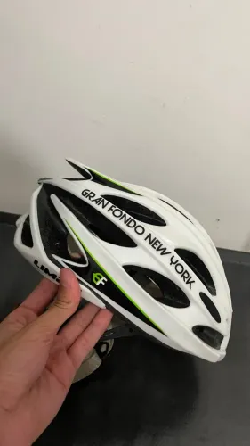Capacete de ciclismo profissional 