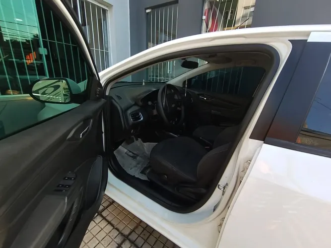 Chevrolet Onix Hatch LTZ 1.4 8V Flex Power Aut. 4P 2014