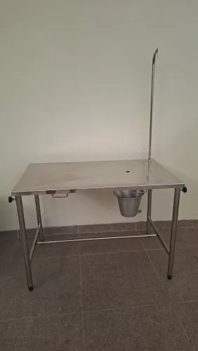 Vende-se Mesa de Atendimento Veterinário (Brasmed)
