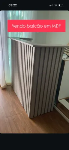 Vendo balcão de recepção e divisoria de ambientes