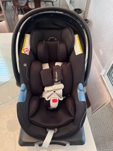 Bebê conforto Cybex Aton G com base isofix