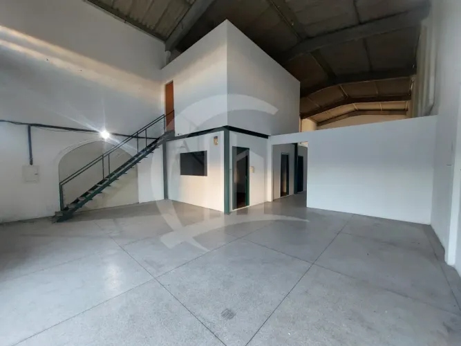 Aluguel de Galpão com 900 m² no Siqueira Campos