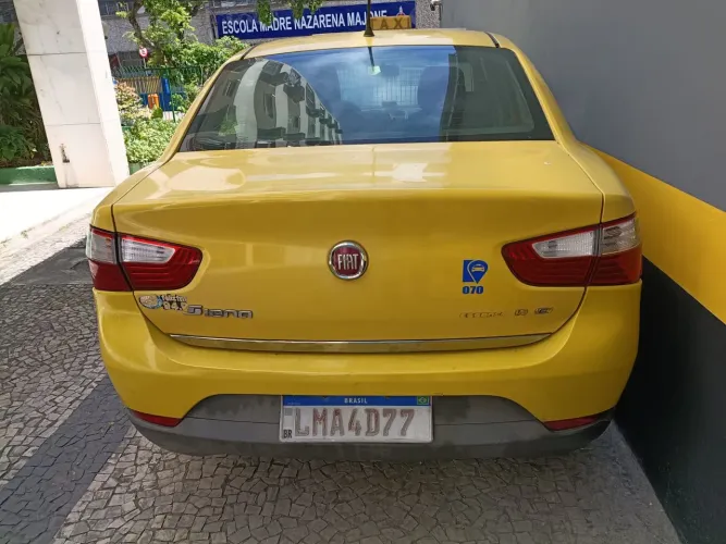 Fiat Grand Siena Essence 1.6 Flex 16V 2014