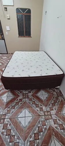 Vende-se está cama box de casal