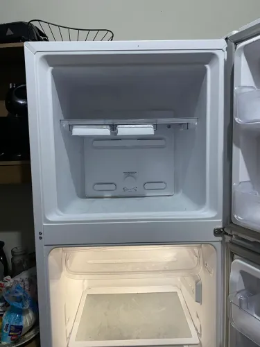 vendo geladeira semi nova