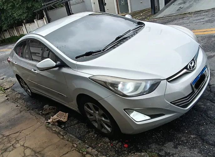 Hyundai Elantra GLS 2.0 16V Flex Aut. 2014