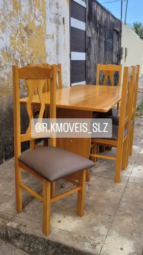 Vendo conjunto de mesa com cadeiras