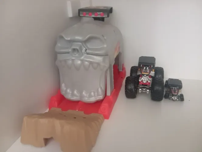 Lançador hot Wheels Monsters trucks
