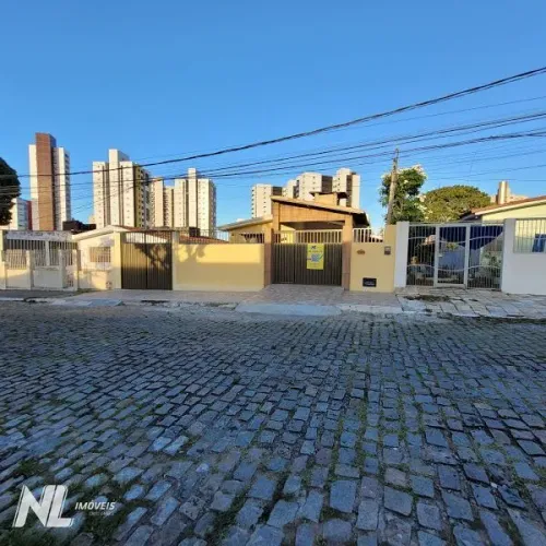Casa com 3 dormitórios para alugar, 81 m² por R$ 2.500,00/mês - Candelária - Nat