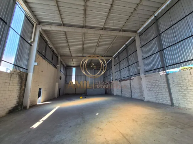 Galpão Comercial de 610m² na Vila Jundiaí - Mogi das Cruzes: 2 Salas, 3 Banheiros e 5 Vaga
