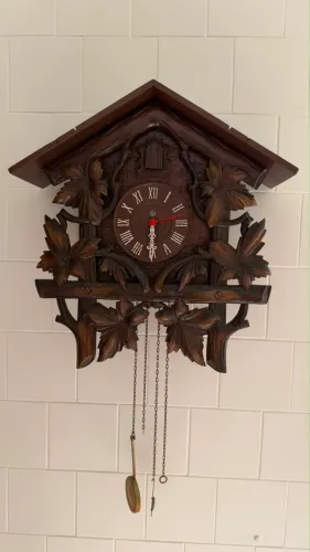 Relógio de cuco decorativo