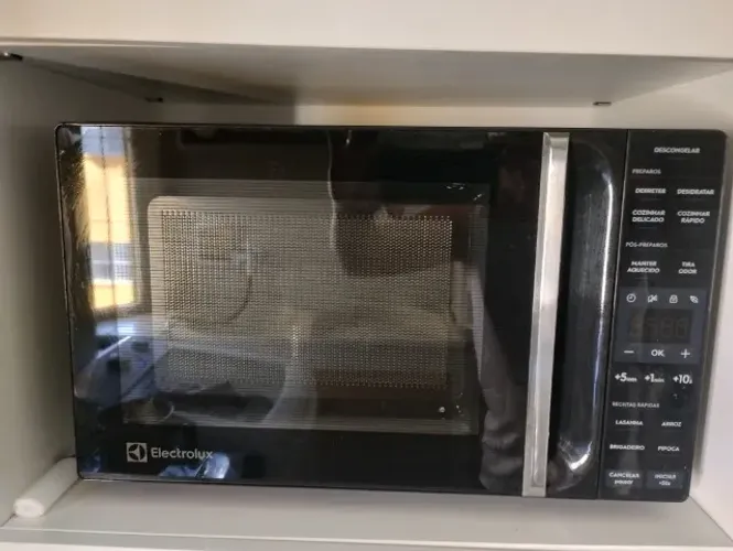 micro ondas eletrolux 23 litros novo ,com 2 meses de uso e pouco usado.