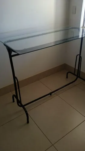 Balcão de Vidro com Arara
