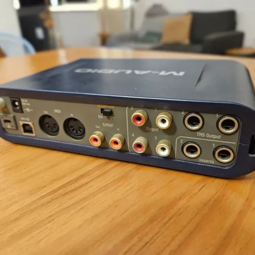 Interface de Áudio M-Audio Fast Track Pro USB - 2 Entradas + MIDI