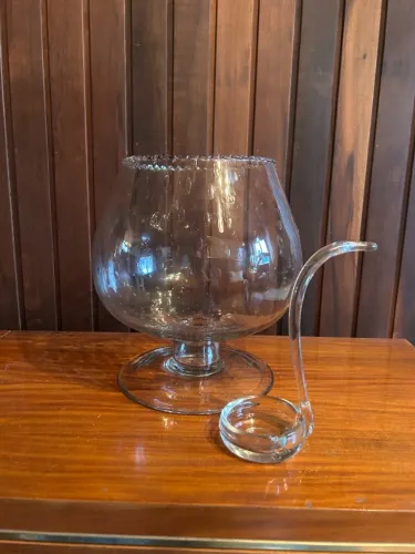 Poncheira em demi cristal com concha do início dos anos 1970