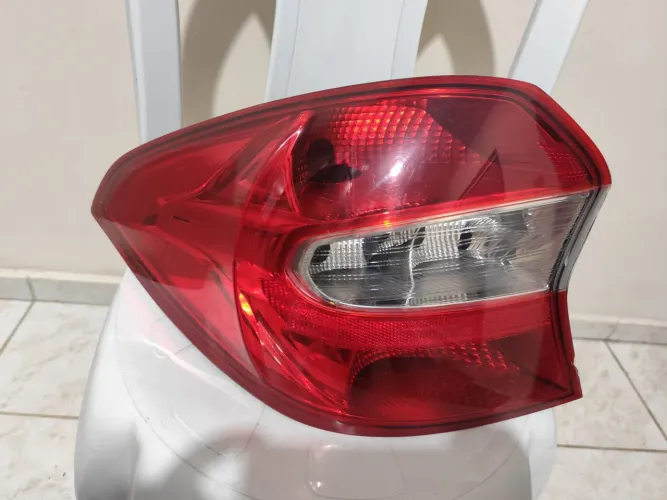 Vendo lanterna traseira Ford Ka sedan 2028