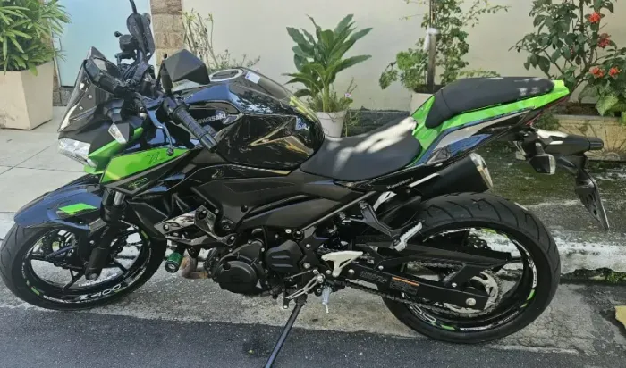 Kawasaki Z400 lindíssima