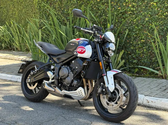 Triumph Trident 660 Triple Tribute - Edição Limitada