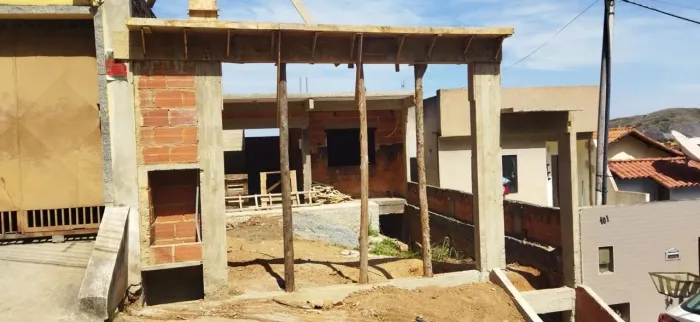 Terreno com obra iniciada