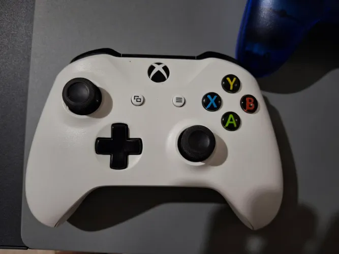 VENDO CONTROLE DE XBOX - BRANCO<br><br>BRANCO