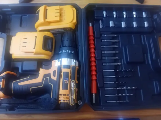 Furadeira e Parafusadeira 2 baterias 48v sem uso com carregador kit completo
