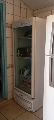 Vende se um freezer semi novo