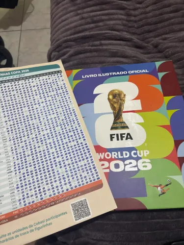 Álbum da copa capa dura 2026, 875 figurinhas coladas
