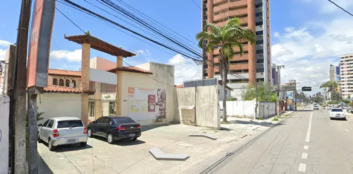 Galeria com 2 pavimentos no Papucu em Fortaleza