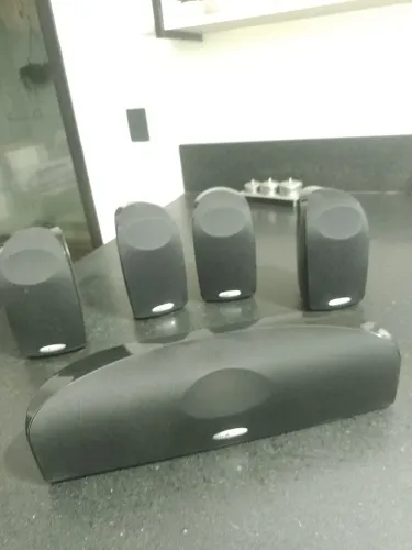 Caixa satélite Polk Áudio Blackstone
