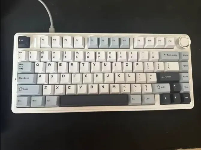 TECLADO MECANICO AULA F75 (BRANCO E AZUL) SEMI-NOVO