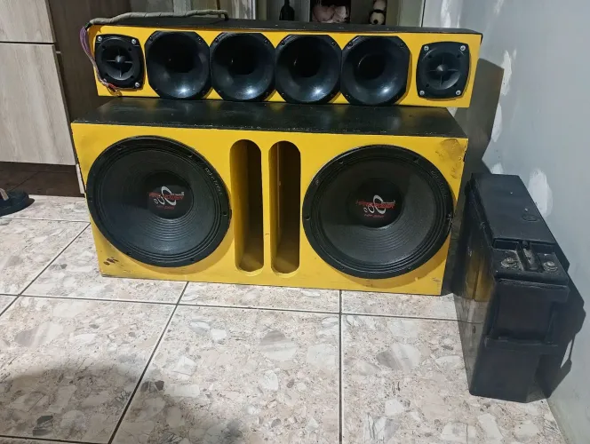 Som muito bom e forte