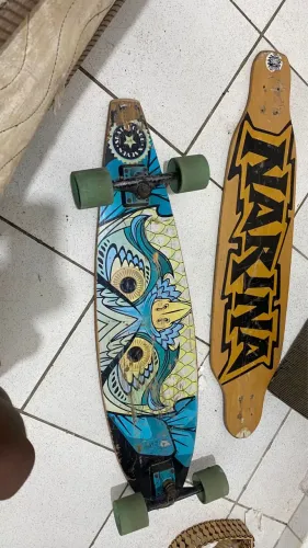 Vendo 2 long board,em ótimo estado! Um e só subir e andar e o outro apenas o shape.