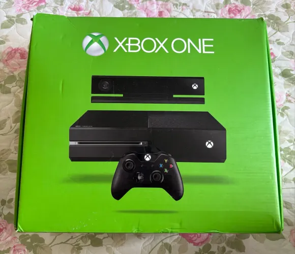 Xbox One Fat 500gb bloqueado com kinect, 1 controle e fone de ouvido, item pessoal
