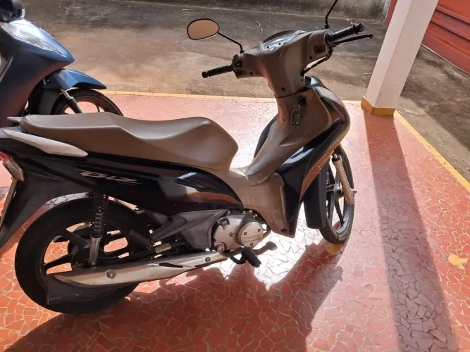 Honda biz 125 preta 2018