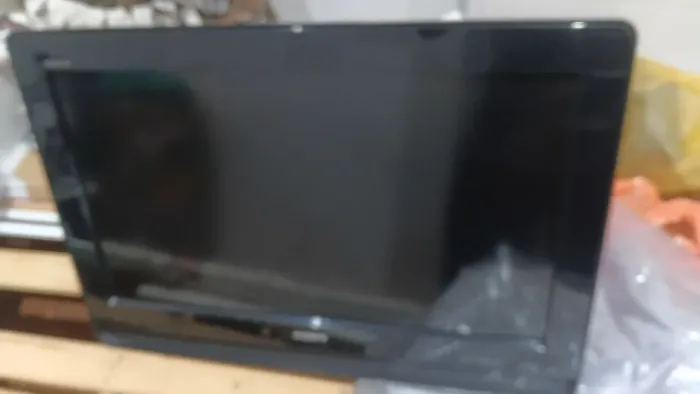 Vende se uma TV monitor de 28 polegadas da marca Sony