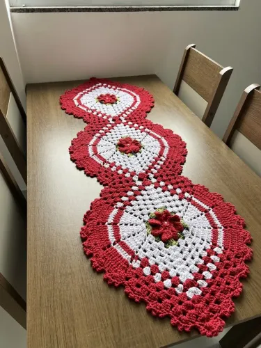 Trilho de mesa folha em crochê