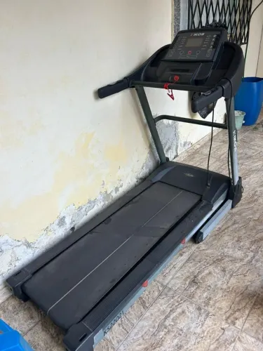 Esteira Ergométrica Kikos Fitness KS2202i 110v - Semi Nova | Pouco uso | Alta Performance