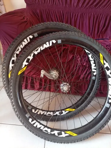 Duas rodas aro 26 para bicicleta Monark só no dinheiro 