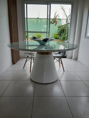 Mesa de jantar.