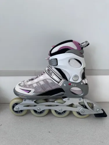 Roller Fila feminino (patins em linha) sistema Abec 7 - pouquíssimo usado!! Tamanho 8,5