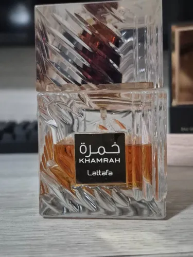 Perfume Lattafa Khamrah. Desapego. Metade do frasco por um ótimo preço. Vem com a caixa