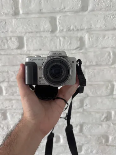 Sony Cyber-shot DSC-H10