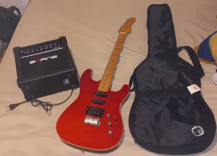 Vendo guitarra elétrica strinberg vermelha com amplificador